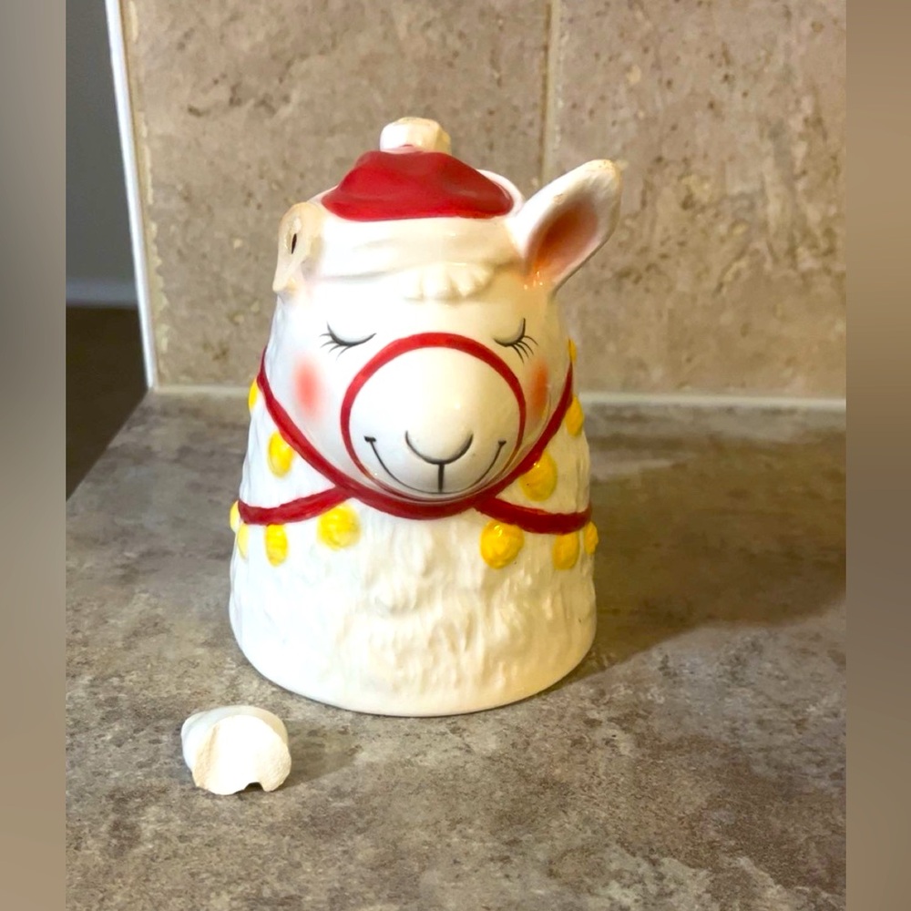 🦙 One of a kind Rare find Christmas Santa Hat Llama w/Lashes Mug 🦙